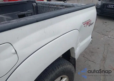 2011 Toyota Tacoma Prerunner V6 z USA, uszkodzony, nr VIN 3TMKU4HN6BM028308